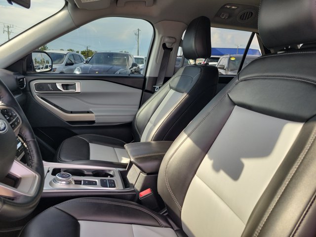 Certified 2022 Ford Explorer XLT w/ Equipment Group 202A RWD image 24