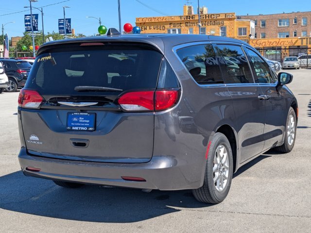 Used 2023 Chrysler Voyager LX FWD image 4