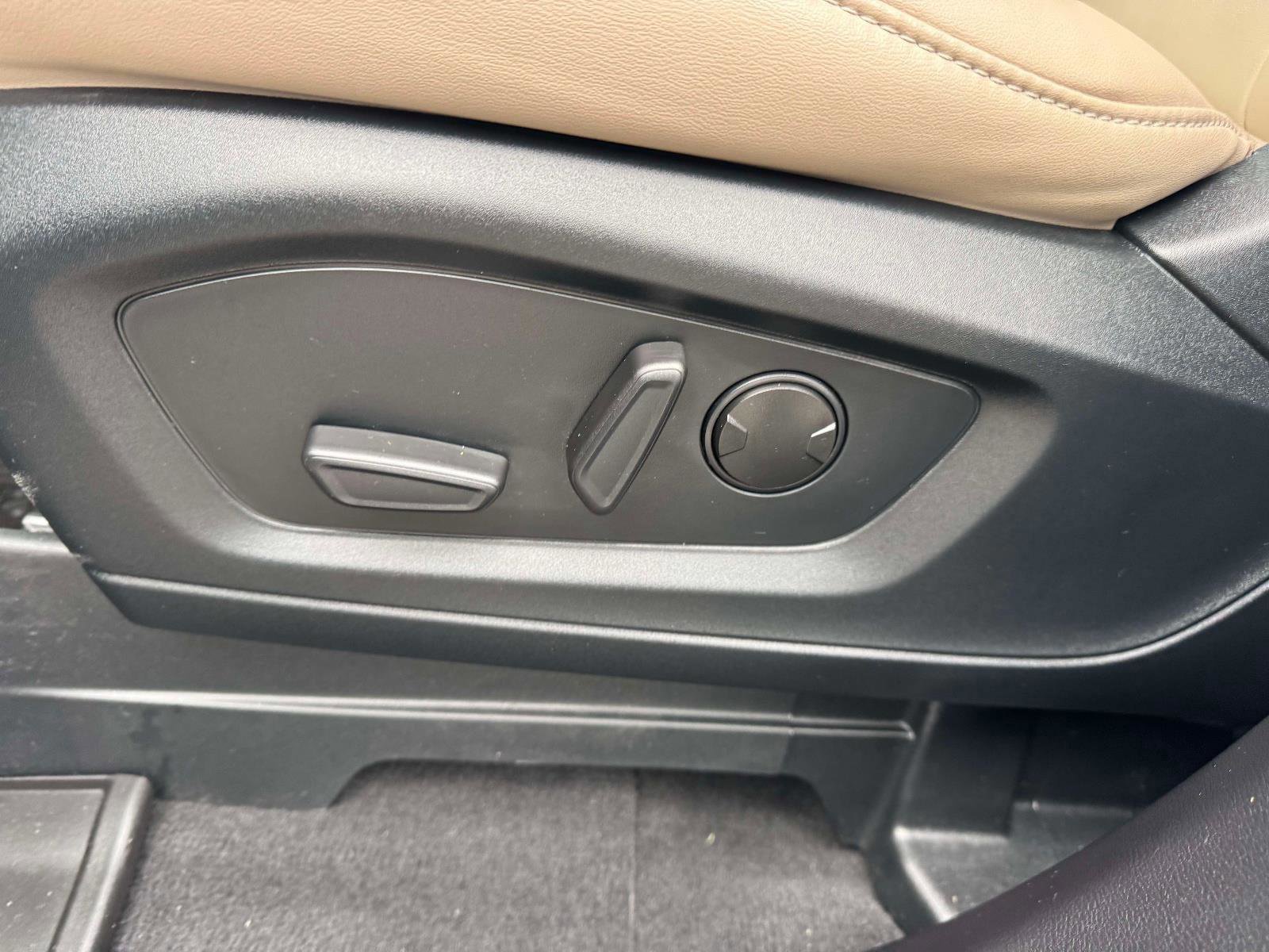 Certified 2022 Ford Explorer XLT w/ Equipment Group 202A image 21