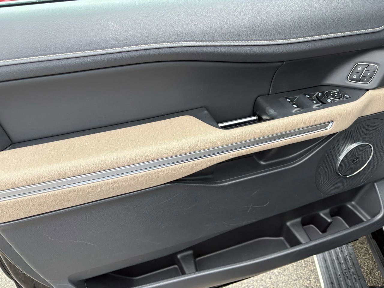 Certified 2024 Ford Expedition Limited image 13