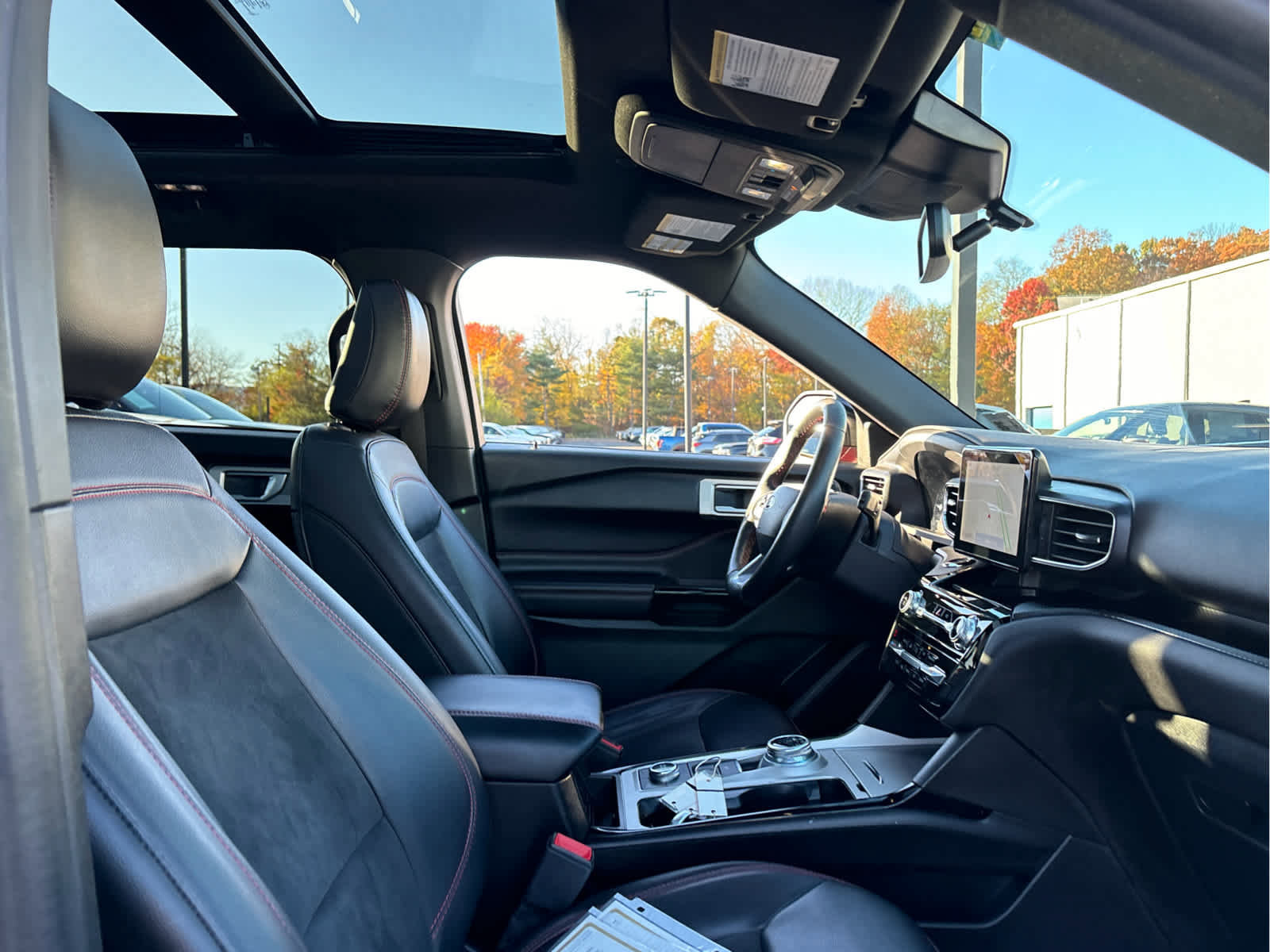 Certified 2023 Ford Explorer ST-Line w/ Class IV Trailer Tow Package image 31