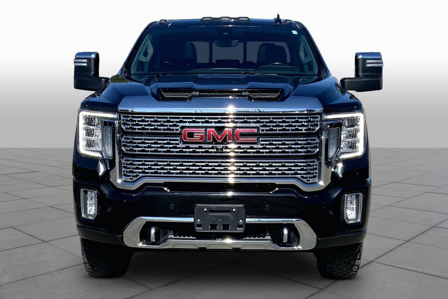 Used 2022 GMC Sierra 2500 Denali w/ Denali Black Diamond Edition AWD/4WD image 4