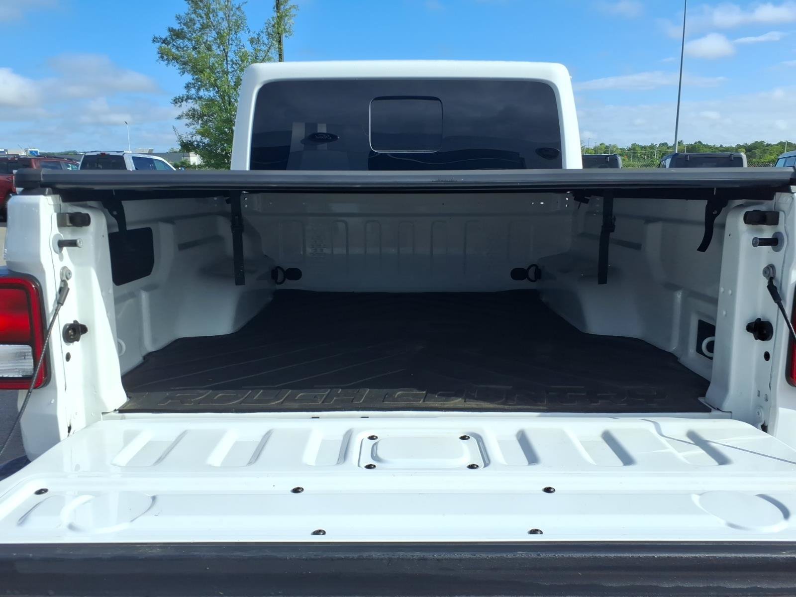 Used 2025 Jeep Gladiator Sport AWD/4WD image 15