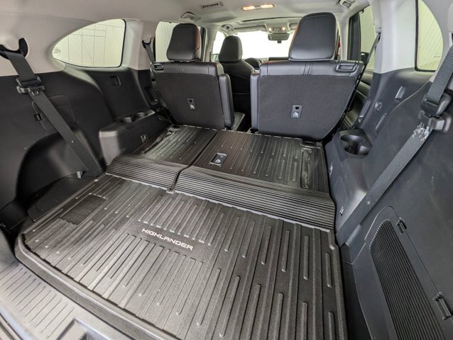 Used 2023 Toyota Highlander XLE AWD/4WD image 21