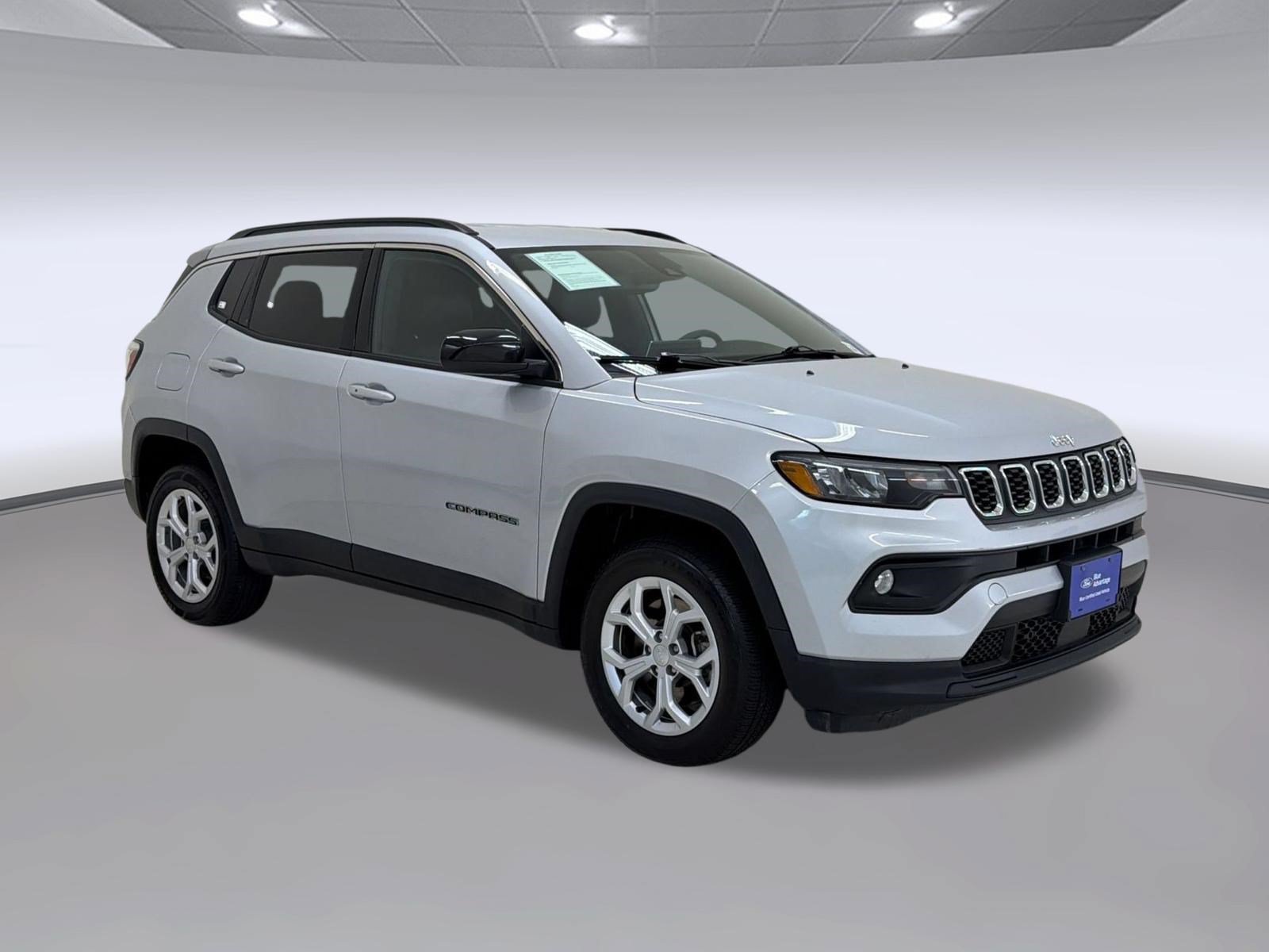 Used 2024 Jeep Compass Latitude AWD/4WD image 7
