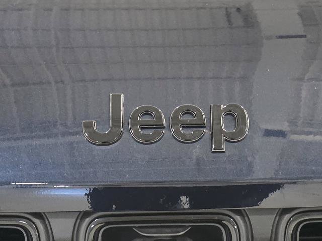 Used 2024 Jeep Grand Cherokee L Limited w/ Black Appearance Package AWD/4WD image 13