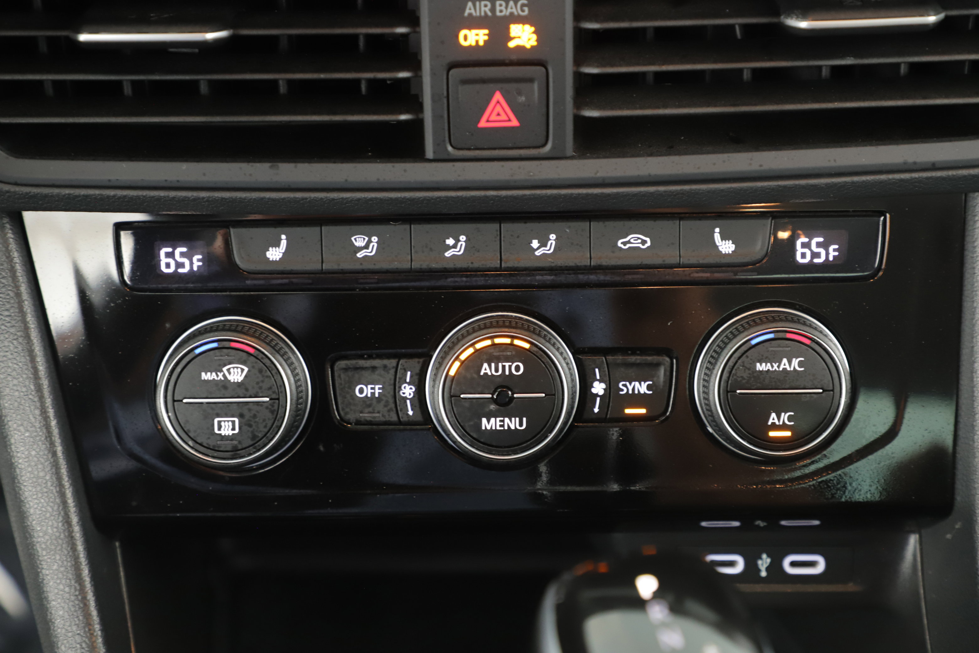 Used 2024 Volkswagen Jetta SE w/ Panoramic Sunroof Package image 15