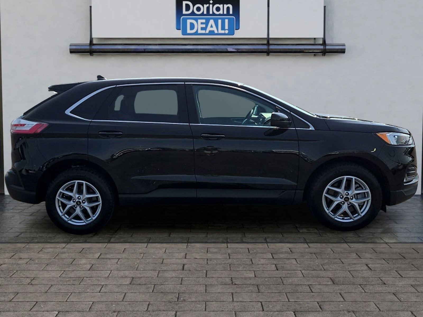Certified 2024 Ford Edge SEL w/ Convenience Package AWD/4WD image 2