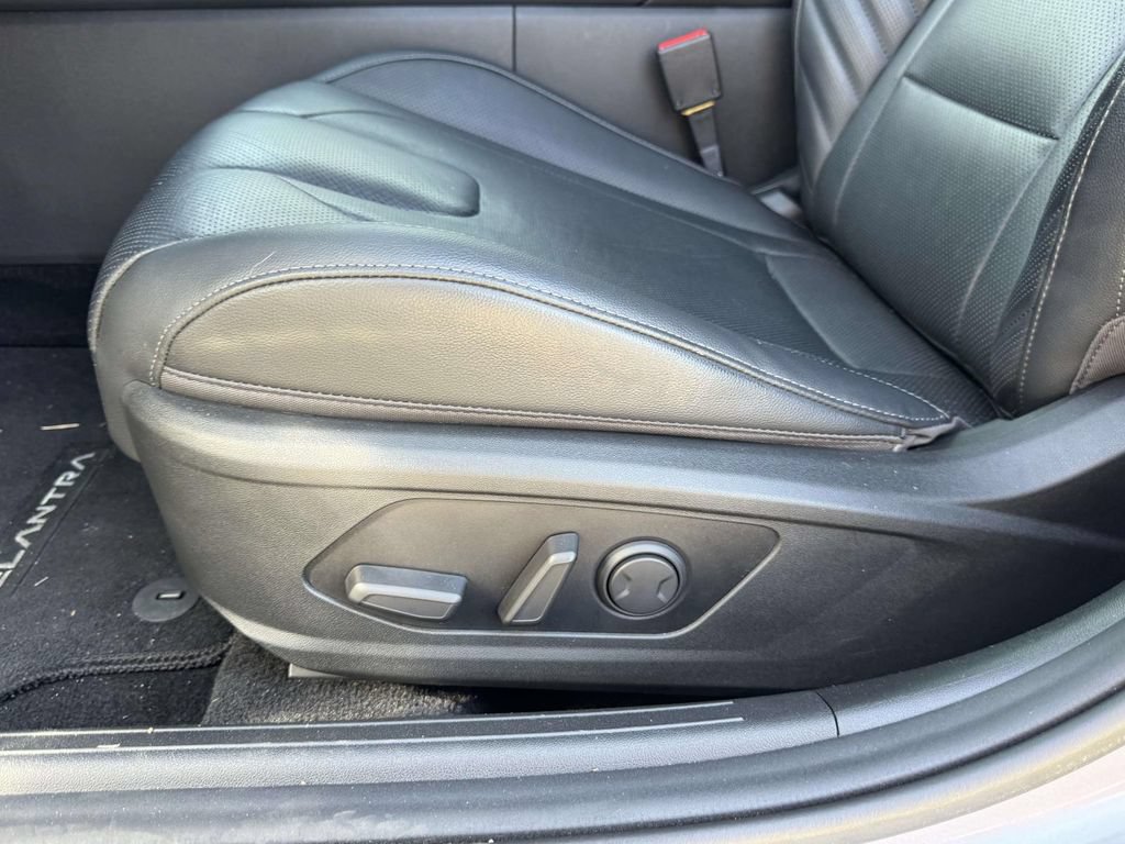 Used 2023 Hyundai Elantra Limited FWD image 19
