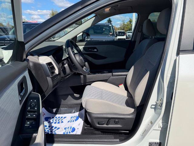 Used 2023 Nissan Rogue SV AWD/4WD image 14