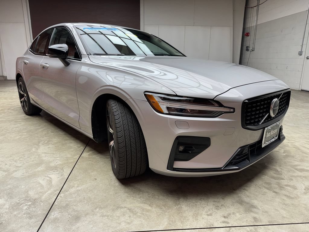 Used 2025 Volvo S60 B5 Core FWD image 6