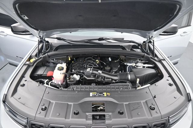 Used 2023 Jeep Grand Cherokee L Altitude AWD/4WD image 23