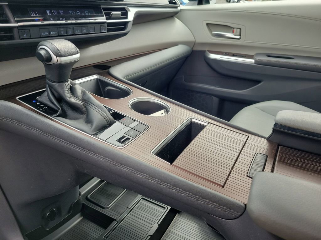 Used 2022 Toyota Sienna XLE image 29