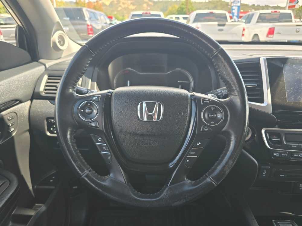 Used 2018 Honda Pilot Touring image 11