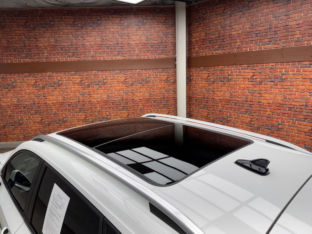 Used 2023 Volkswagen Taos SE w/ Panoramic Sunroof Package AWD/4WD image 25