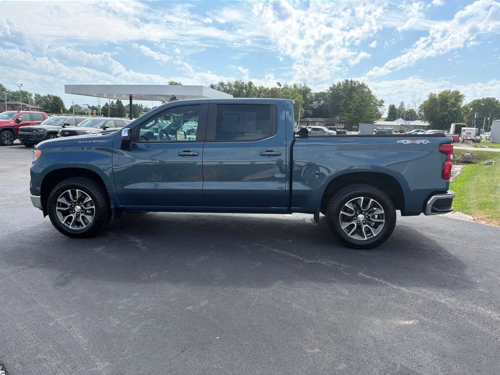 Used 2024 Chevrolet Silverado 1500 LT AWD/4WD image 7