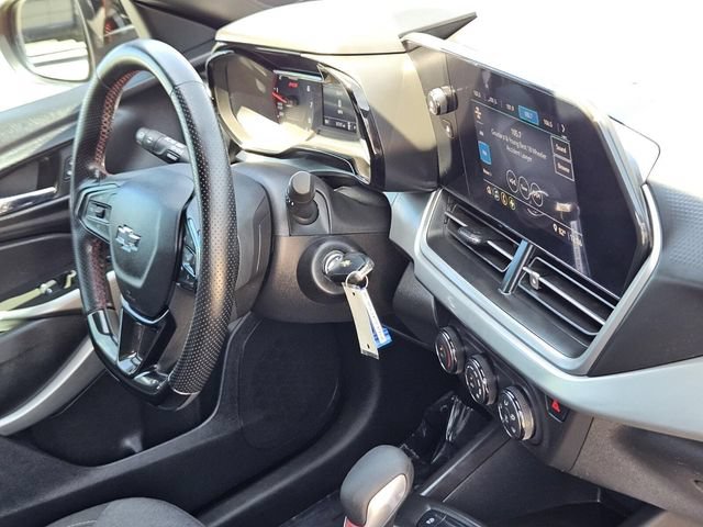 Used 2024 Chevrolet Trax RS FWD image 14