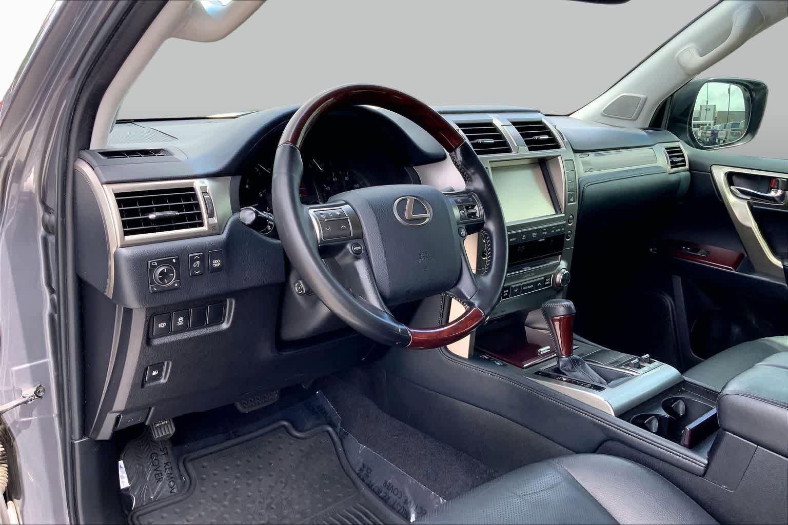 Used 2018 Lexus GX 460 Premium w/ Premium Package AWD/4WD image 18