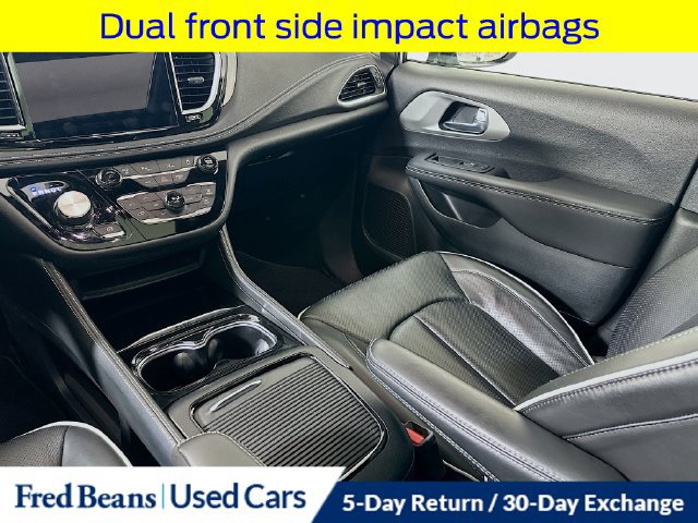 Used 2023 Chrysler Pacifica Limited w/ S Appearance Package FWD image 30