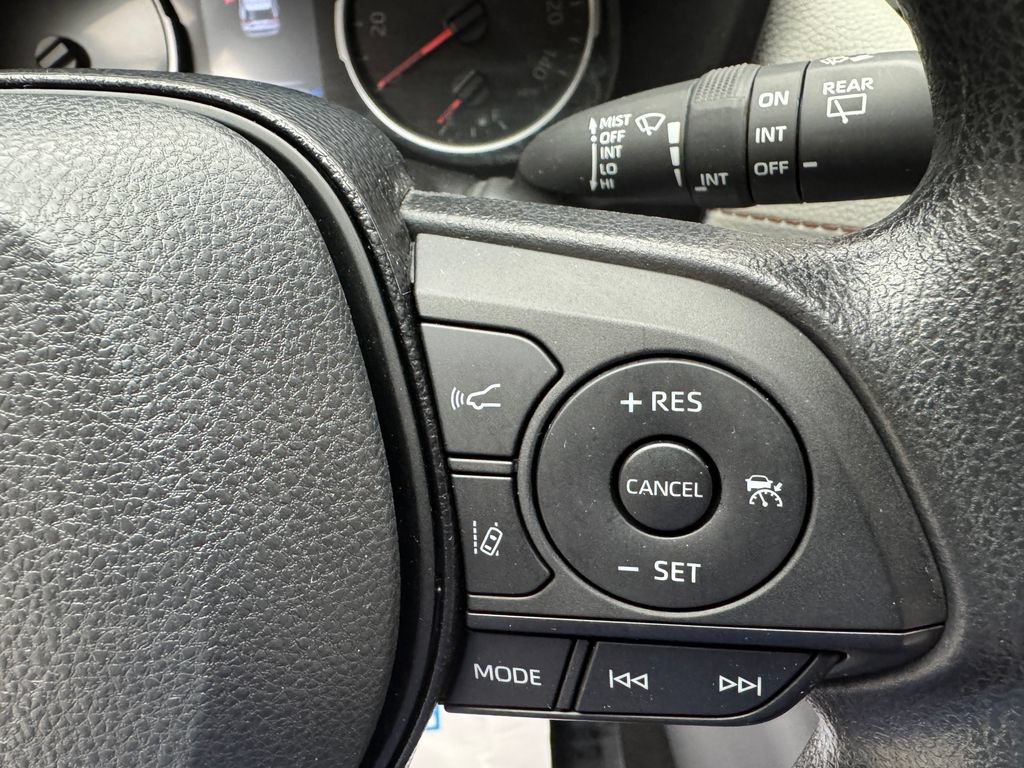 Used 2021 Toyota RAV4 XLE FWD image 15