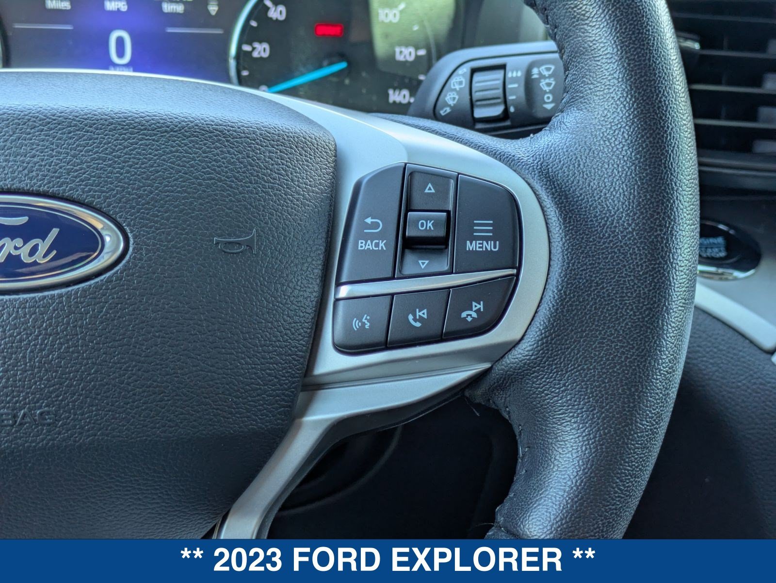 Certified 2023 Ford Explorer XLT RWD image 28