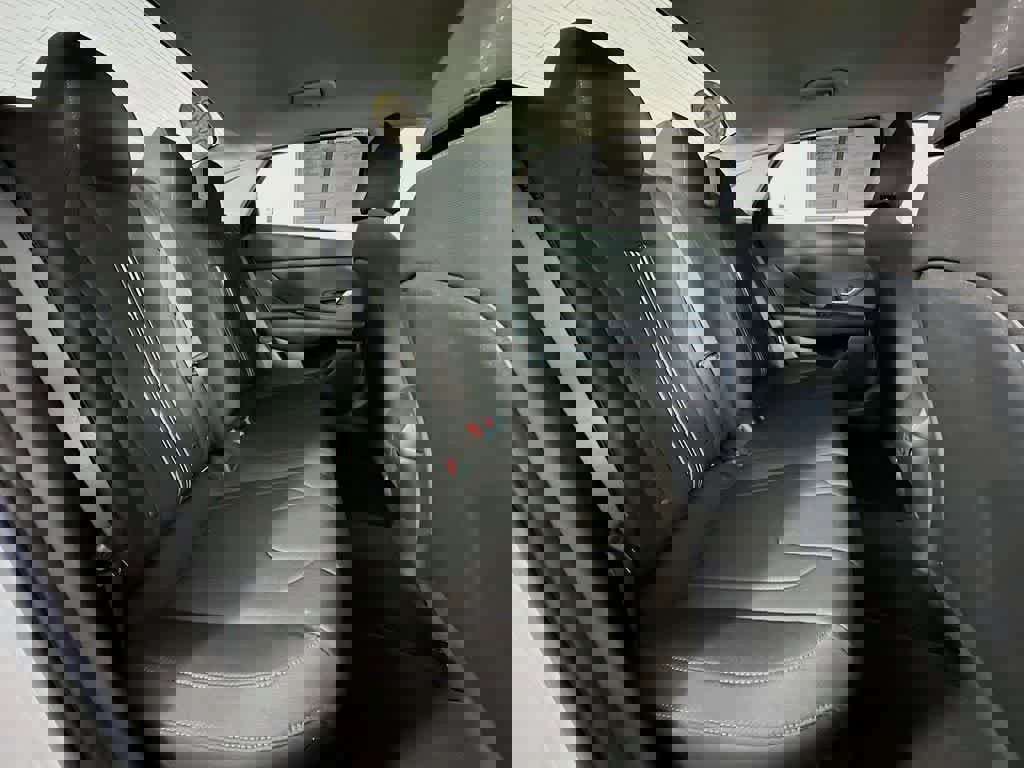 Used 2023 Hyundai Elantra SEL w/ Convenience Package image 29