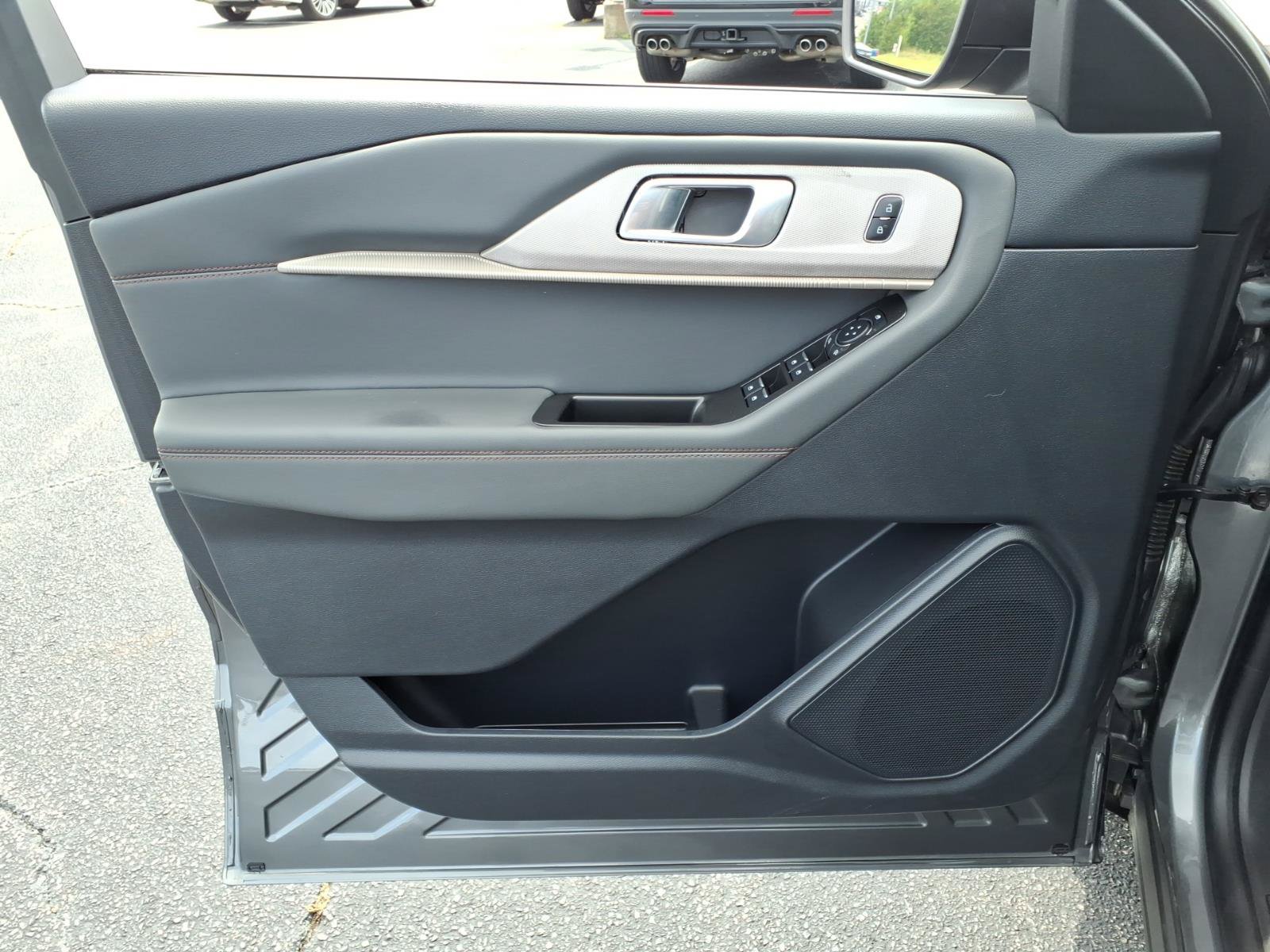 Certified 2025 Ford Explorer Active RWD image 17
