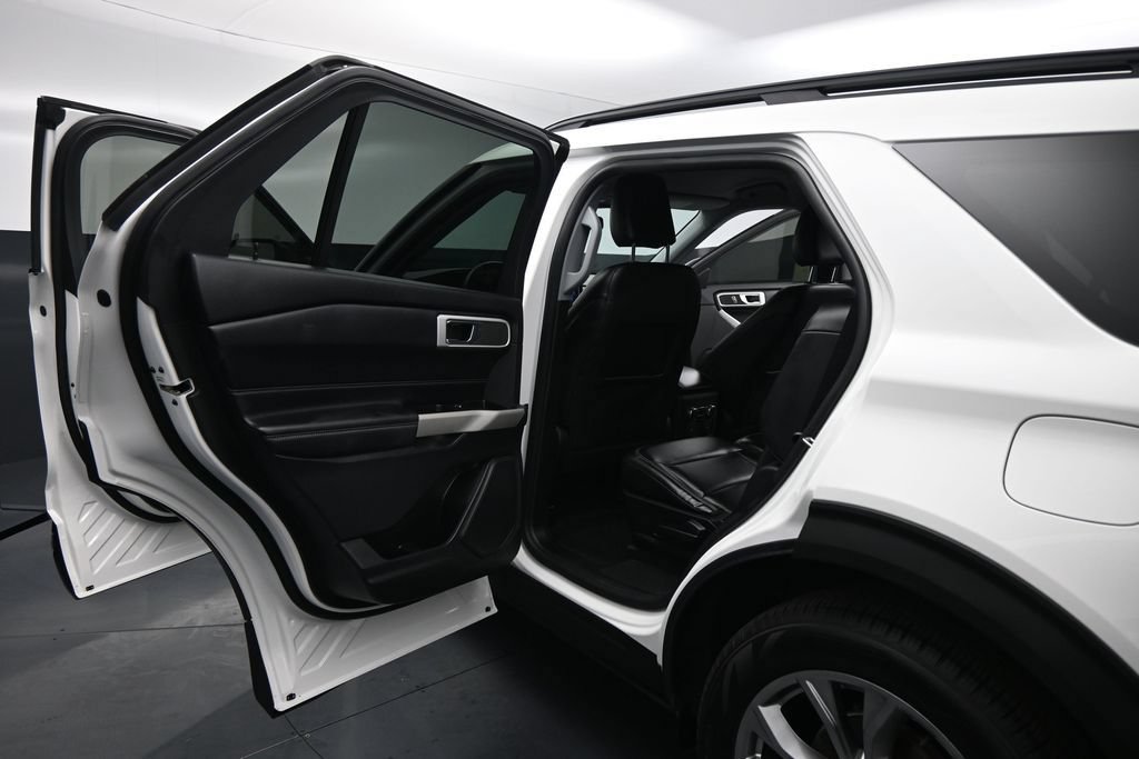 Certified 2021 Ford Explorer XLT w/ Equipment Group 202A RWD image 17