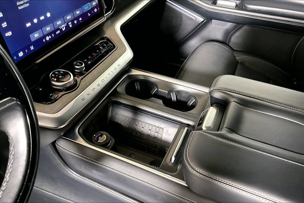 Certified 2025 Ford Expedition Platinum AWD/4WD image 13