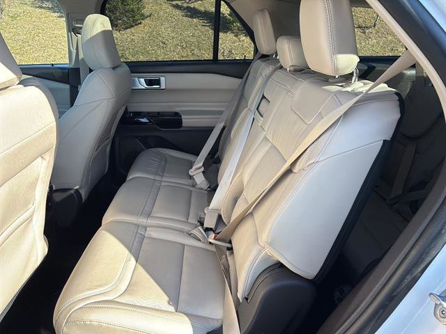 Certified 2021 Ford Explorer Platinum w/ Equipment Group 601A image 16