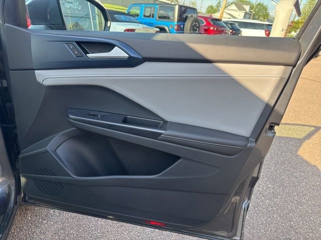 Used 2024 Volkswagen Taos SE AWD/4WD image 32