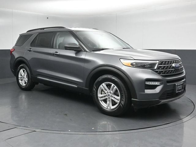 Certified 2021 Ford Explorer XLT w/ Equipment Group 202A AWD/4WD image 1