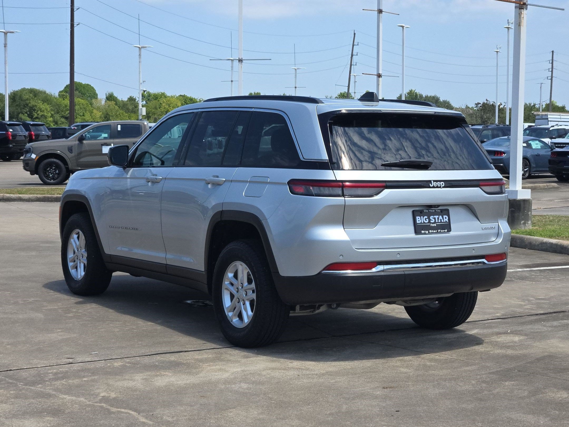 Used 2025 Jeep Grand Cherokee Laredo RWD image 7