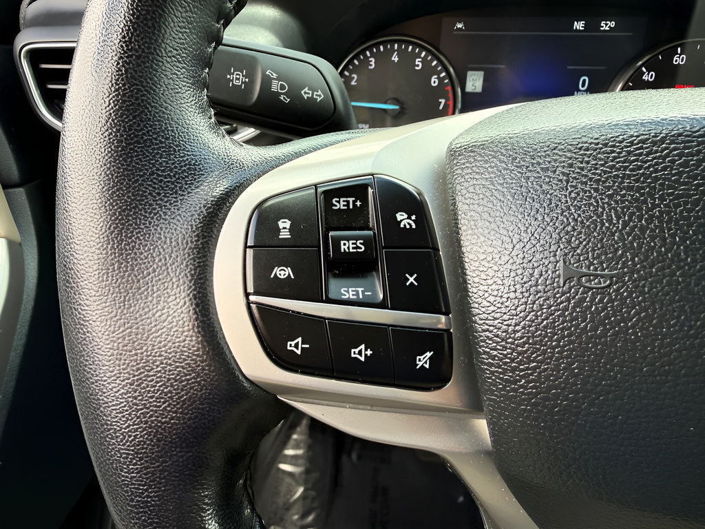 Certified 2022 Ford Explorer XLT w/ Equipment Group 202A AWD/4WD image 18