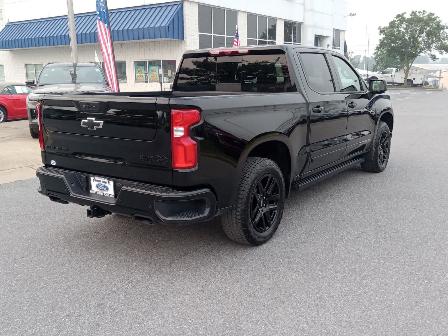 Used 2025 Chevrolet Silverado 1500 High Country w/ Midnight Edition AWD/4WD image 7