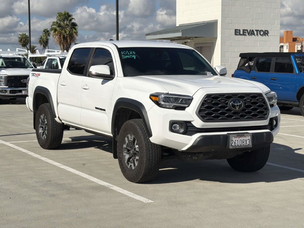 Used 2023 Toyota Tacoma TRD Off-Road w/ Black Out Package (TMS) AWD/4WD image 17