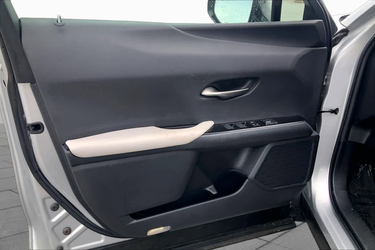 Used 2020 Lexus UX 250h w/ Accessory Package 2 AWD/4WD image 21