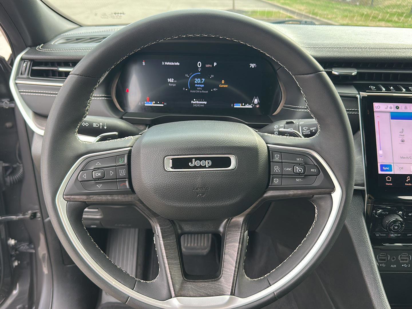 Used 2024 Jeep Grand Cherokee L Limited image 13