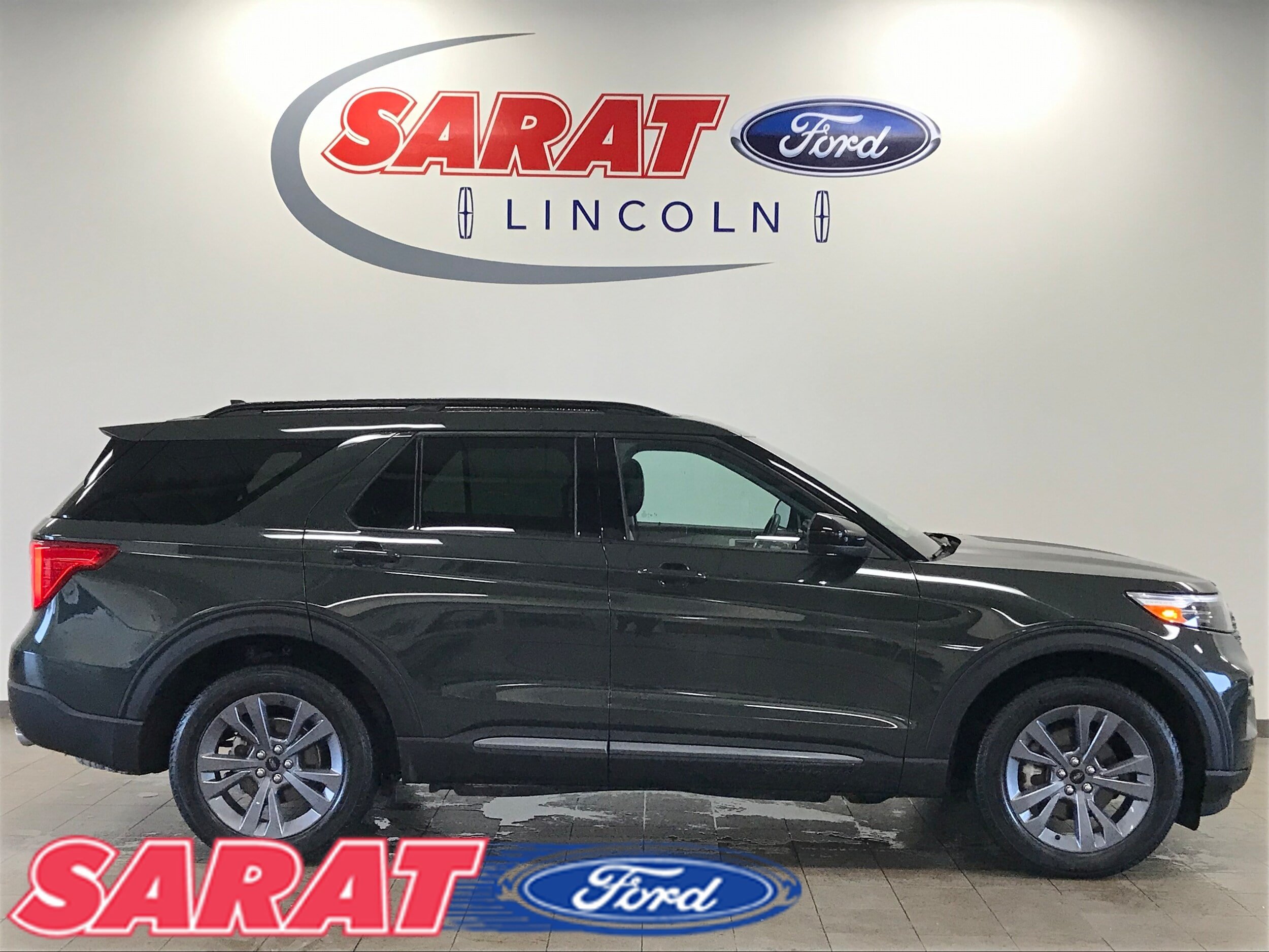 Certified 2023 Ford Explorer XLT w/ Equipment Group 202A AWD/4WD image 1