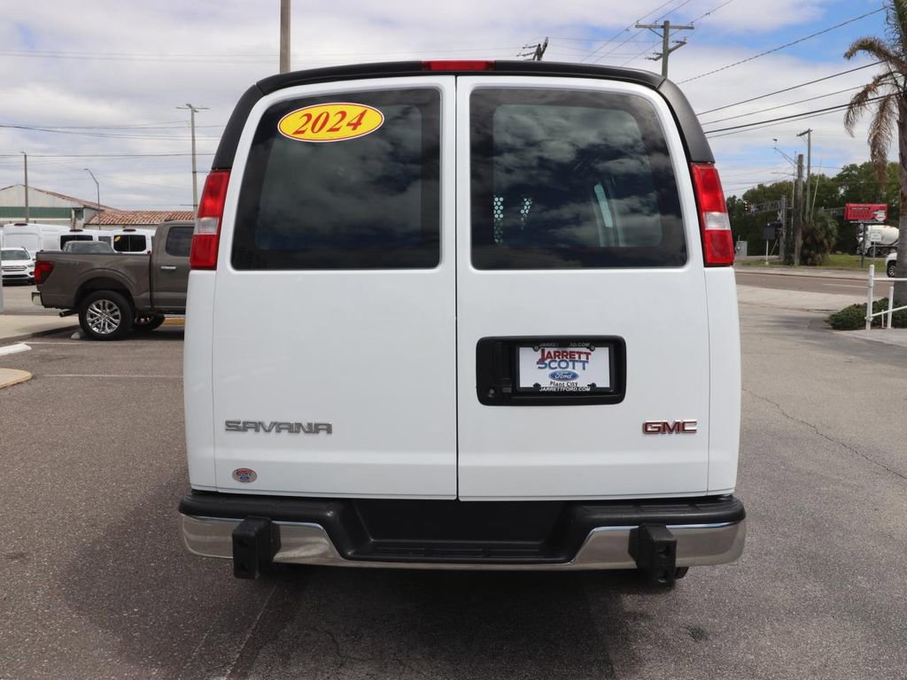 Used 2024 GMC Savana 2500 w/ Driver Convenience Package image 4
