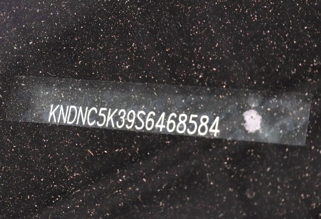 Used 2025 Kia Carnival EX image 37