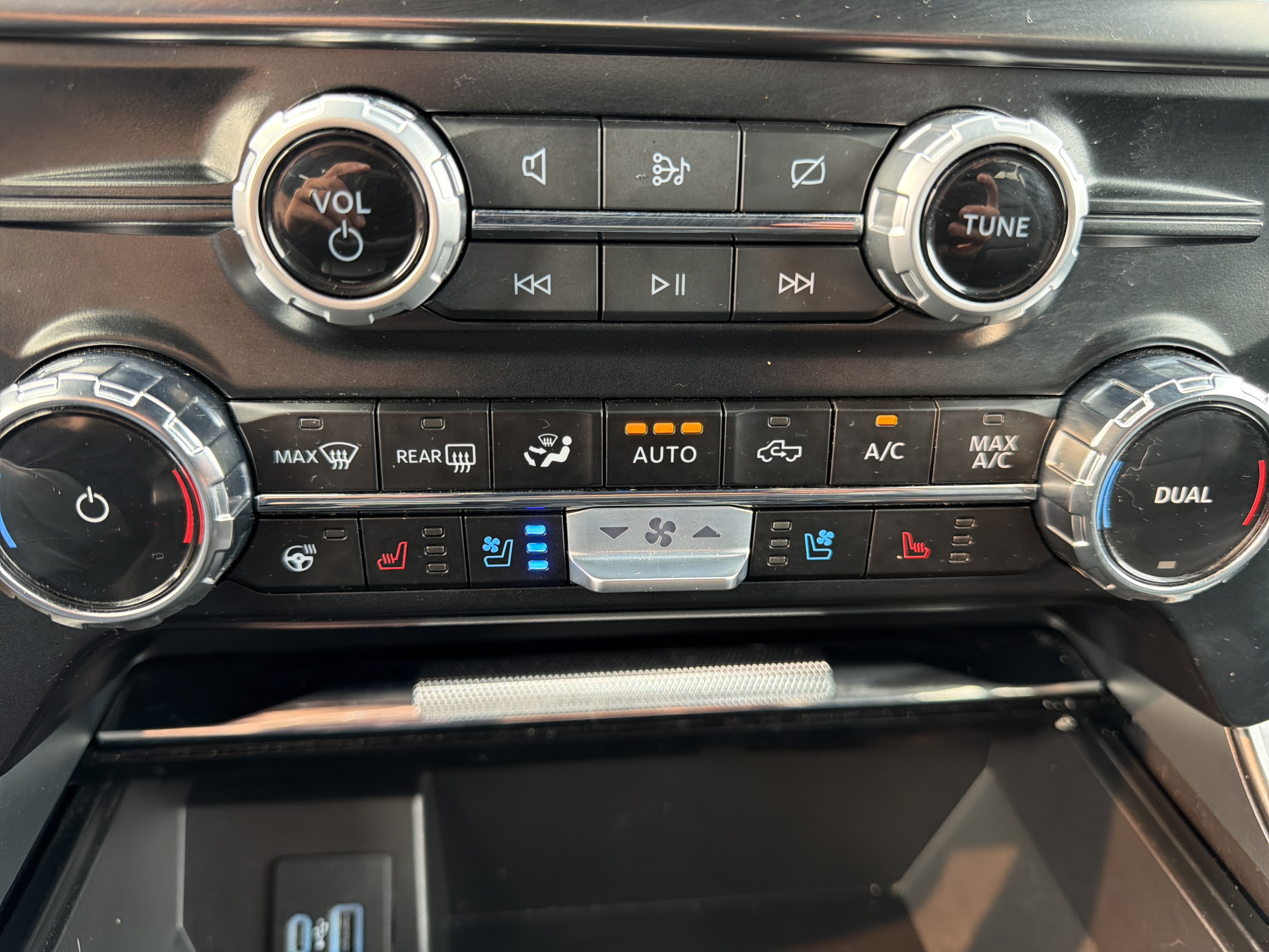 Certified 2024 Ford F150 Lariat AWD/4WD image 28