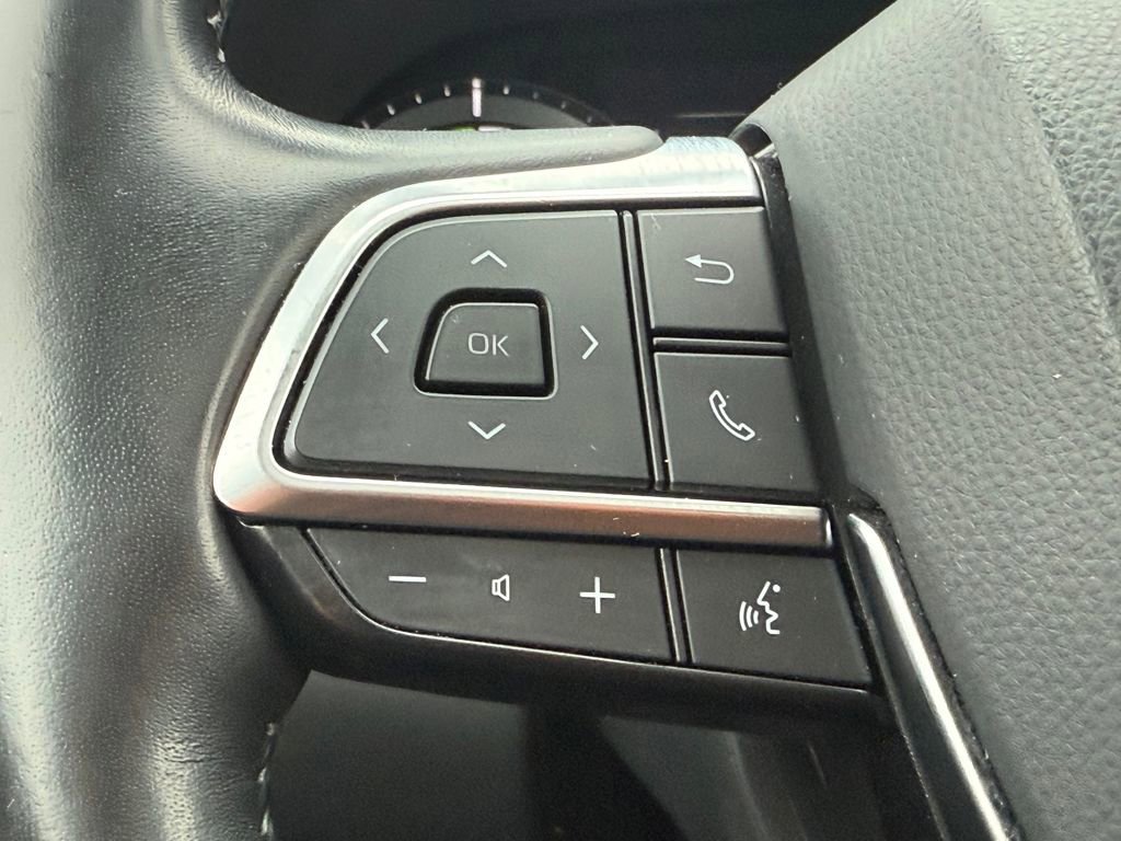 Used 2021 Toyota Highlander Limited image 16