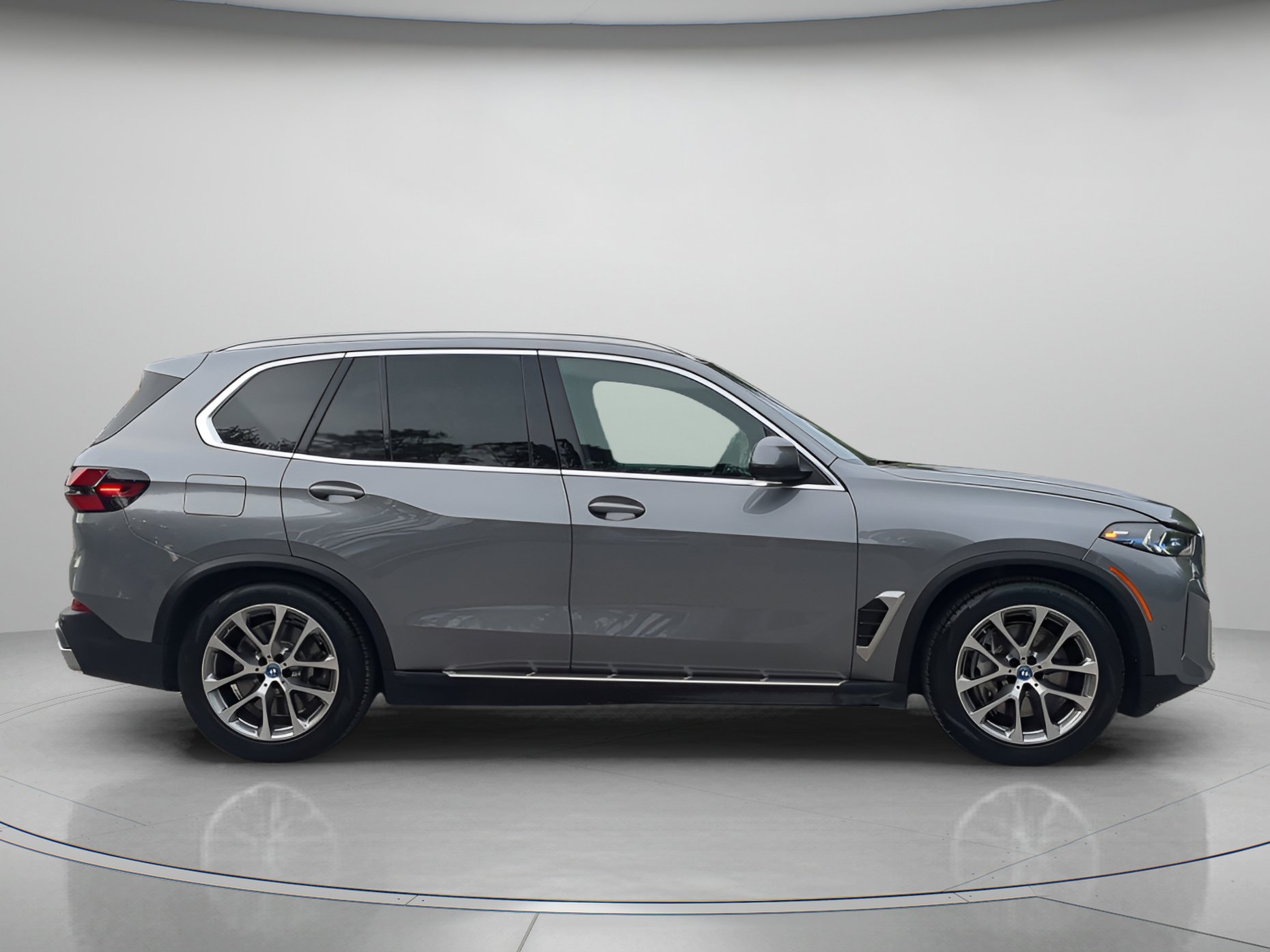 Used 2025 BMW X5 xDrive50e AWD/4WD image 39