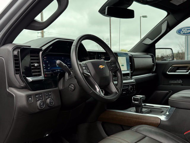 Used 2025 Chevrolet Silverado 1500 High Country AWD/4WD image 15