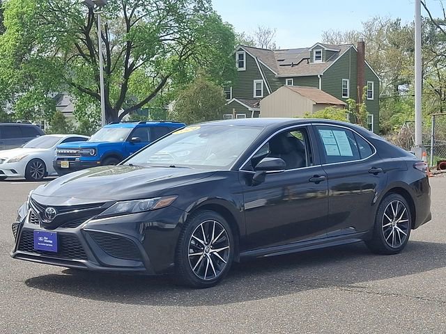 Used 2024 Toyota Camry SE FWD image 3