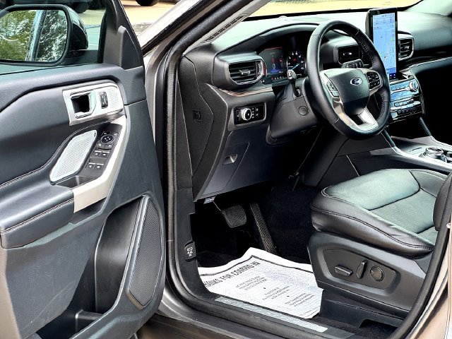 Certified 2023 Ford Explorer Limited w/ Limited Technology Package RWD image 9