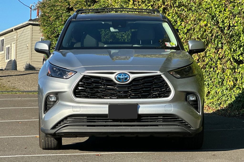 Used 2023 Toyota Highlander XLE AWD/4WD image 5