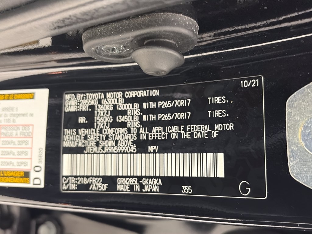 Used 2022 Toyota 4Runner SR5 AWD/4WD image 9
