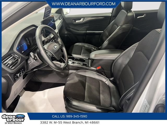 Certified 2025 Ford Escape SE FWD image 9